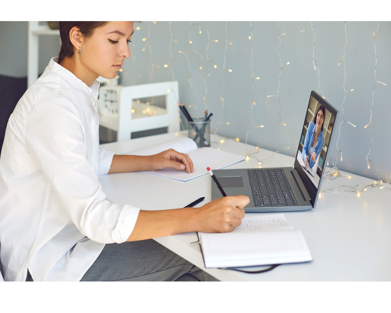 Profissional acompanhando o workshop online
